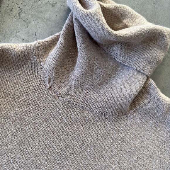 Aritzia Wilfred Rebecca Turtleneck - Picture 7 of 14